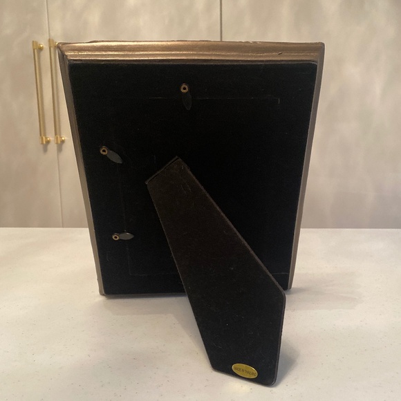 Bella Lux - Grayish-Black Picture Frame with Silver Metallic Detail - Picture 4 of 8